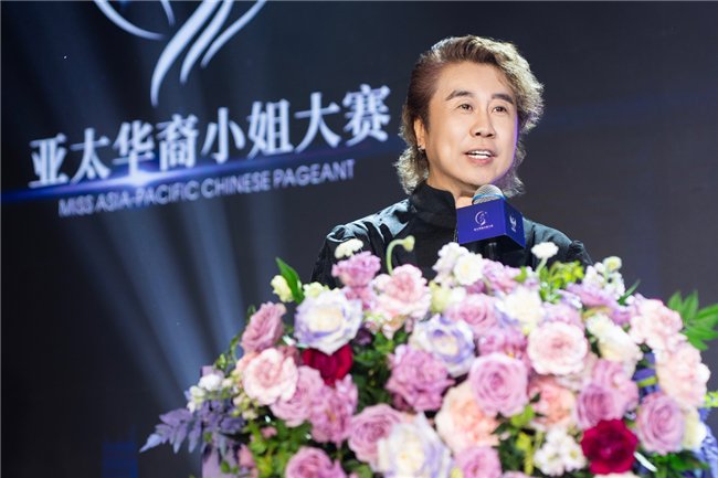 [图：大赛主席、联合主办单位东方药林营销副总裁许泽锐致辞]