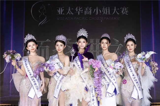 [图：徐雪尼、赵婉柠、刘蒙蒙、冯钰迦、王雨萱（从左到右）]