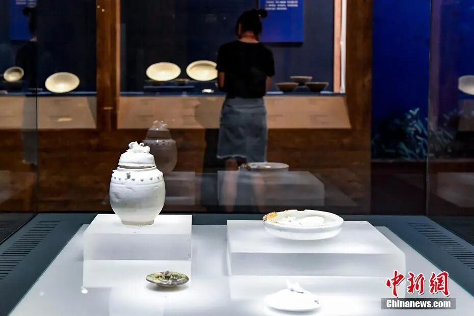 圖為「南海I號」沉船上的瓷器。中新社記者 陳驥旻 攝