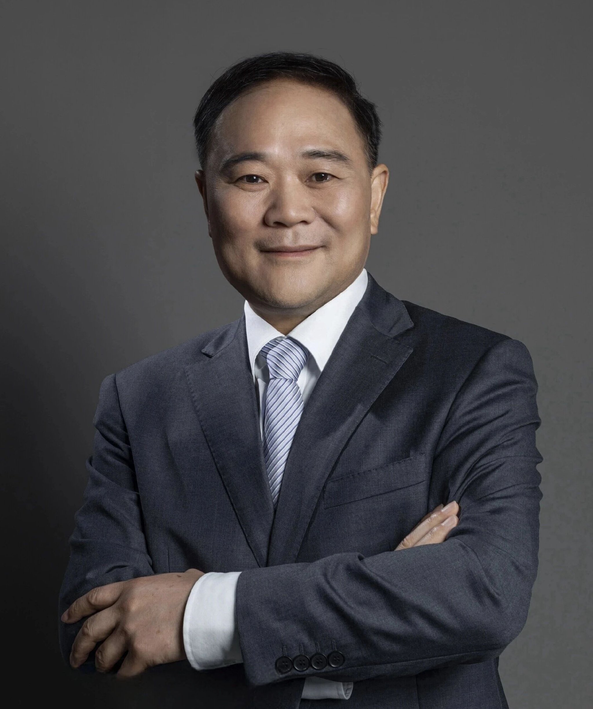 吉利上半年核心净利增46%，李书福卸任上市公司董事会主席