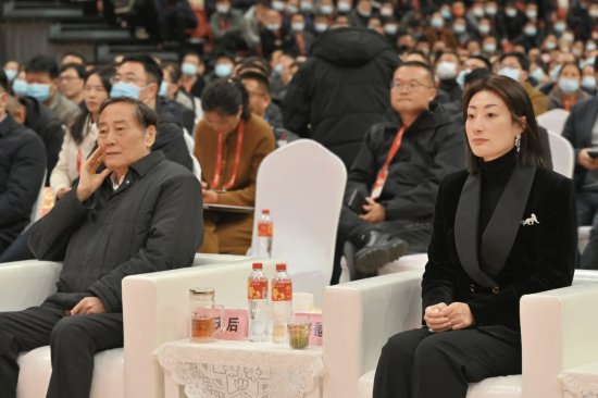 中国民企“交棒”进入高潮：吉利换帅背后，三大传承“剧本”浮出水面