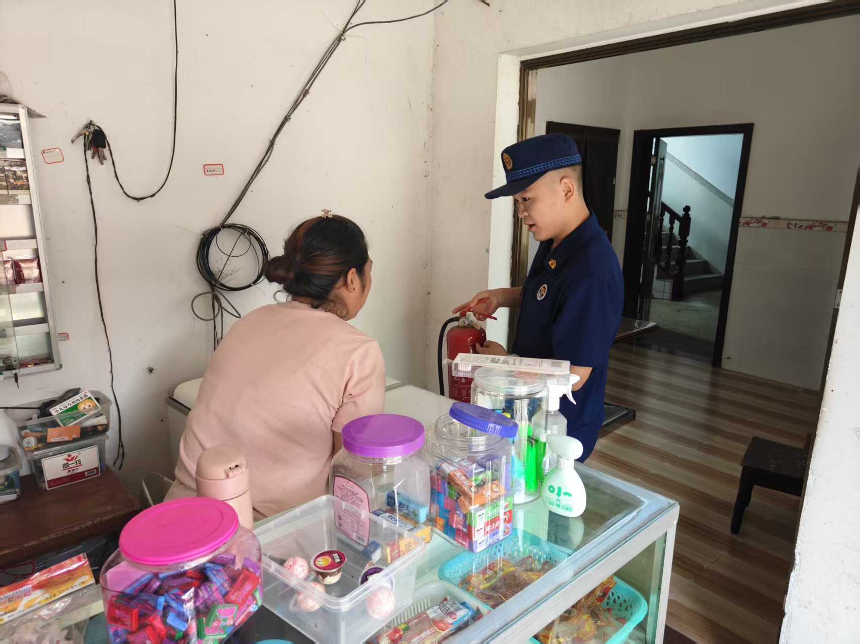 贵阳花溪消防深入九小场所开展消防安全入户宣传活动 贵阳花溪消防深入九小场所开展消防安全入户宣传活动