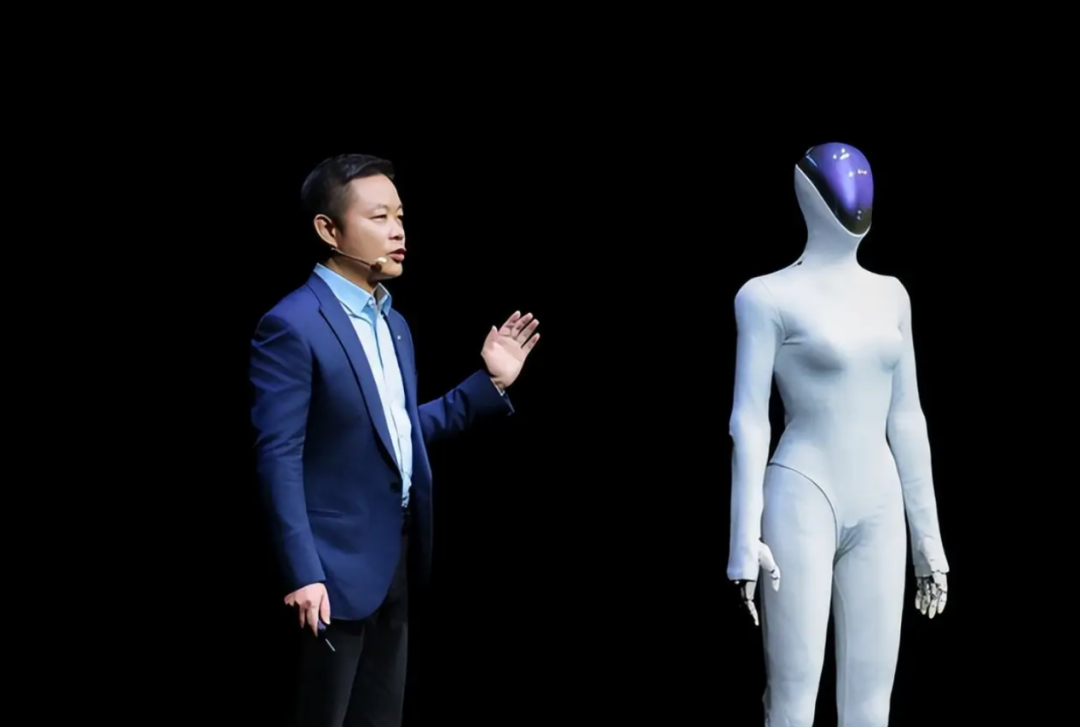 何小鹏：小鹏IRON明年月产能将爬坡至数千台，机器人业务盈利速度或快于汽车