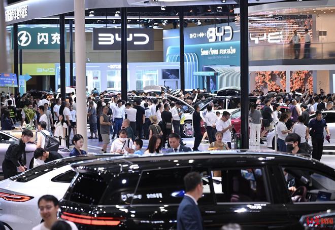 成都车展观察｜智驾进入“责任时代”，成都正在用日常路况为技术“打分”