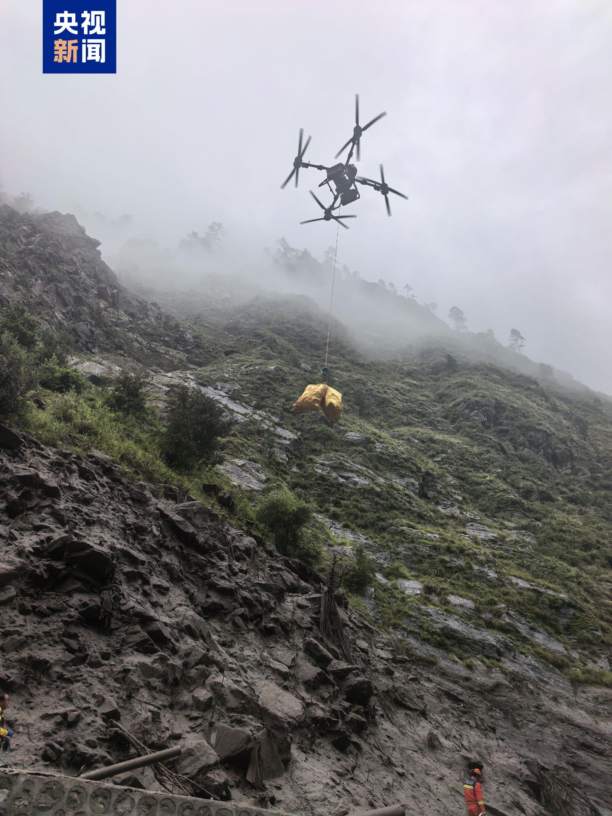应急管理部调派“雨燕应急”无人机组 持续支持西藏吉隆泥石流灾害救援