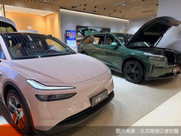 极氪8月交付翻倍、鸿蒙智行单月回落，海外成增长新支点｜解码车企交付成绩单