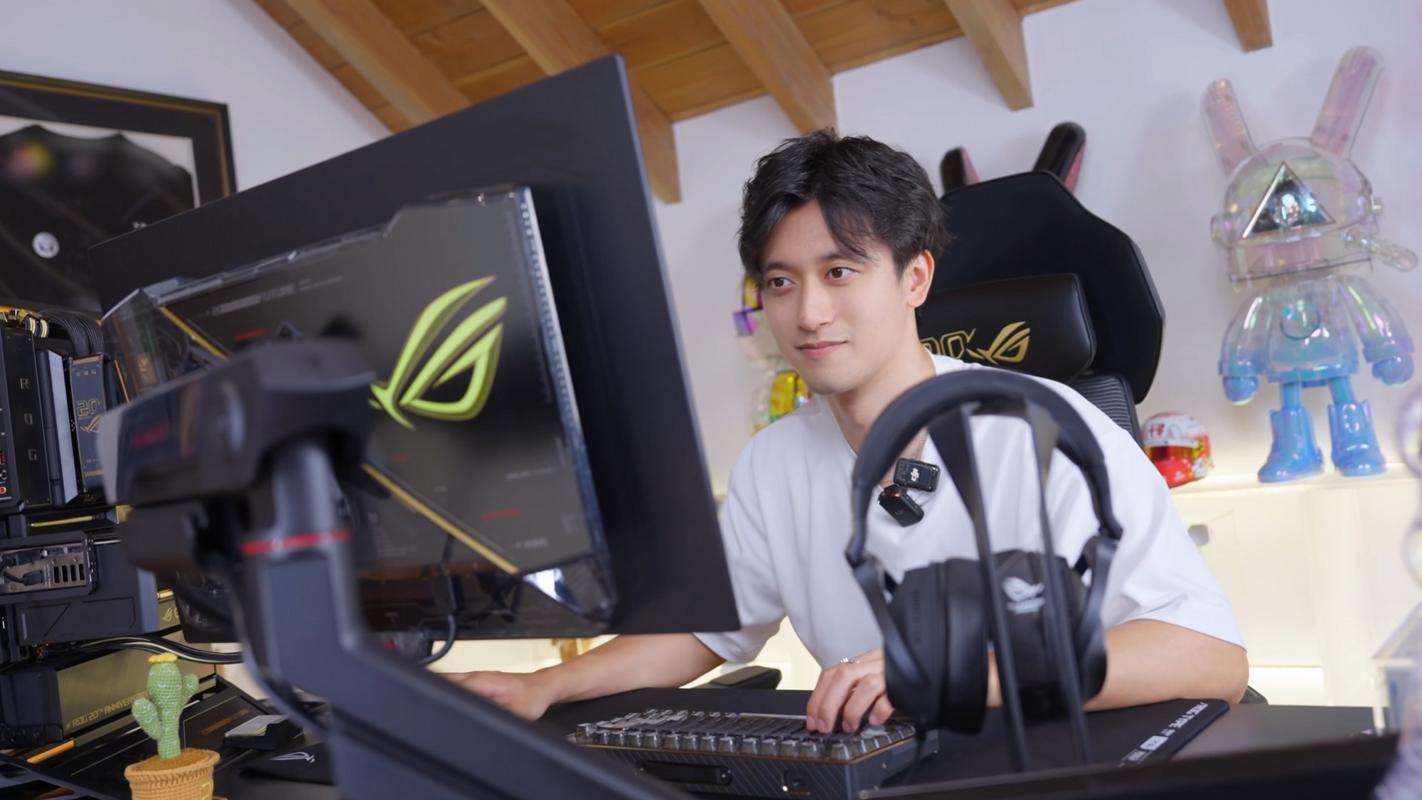 F1车手周冠宇升级ROG 20周年全家桶 信仰神装拉满！