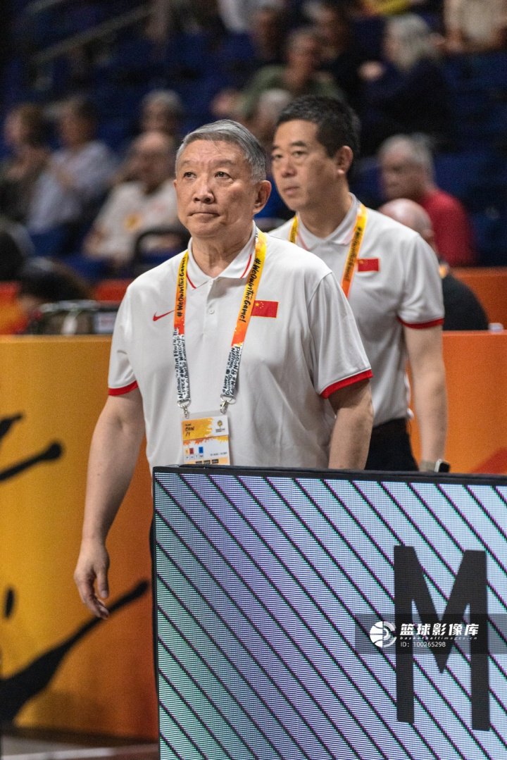 媒体人：强行吊球给张子宇拖累全队节奏 中国女篮教练组及时改错
