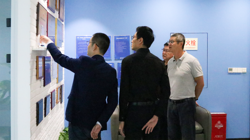 蓝海银行一行到访小雨点集团 共探小微普惠金融合作新路径