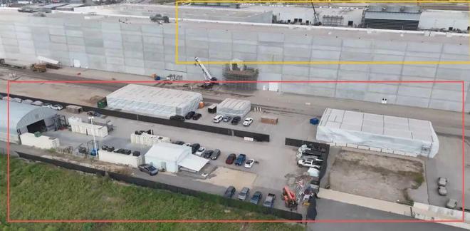 明查｜特斯拉无人驾驶出租车3天撞7辆？图片为工厂报废车辆