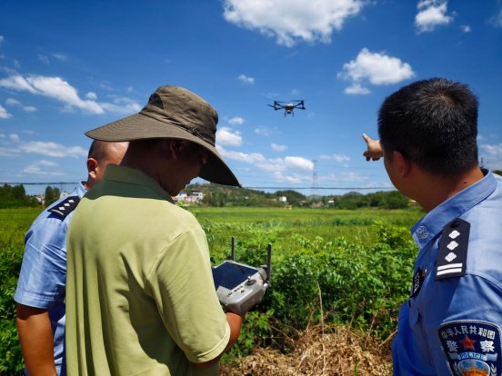深耕田间低空治理 武汉公安护航植保飞手新业态健康发展 深耕田间低空治理 武汉公安护航植保飞手新业态健康发展