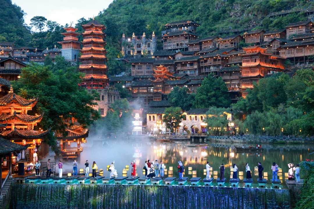 贵州兴义:峰林夜景引客来 贵州兴义:峰林夜景引客来