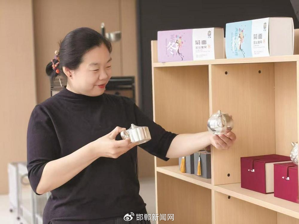 邯郸姑娘双城操盘,10年摸出一套“花小钱办大事”的直播打法! 邯郸姑娘双城操盘,10年摸出一套“花小钱办大事”的直播打法!