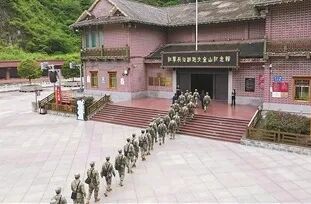 夹金山上吹响胜利号角 夹金山上吹响胜利号角