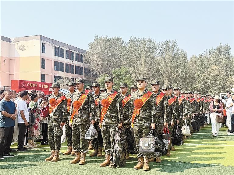 广阳区欢送122名新兵入伍 广阳区欢送122名新兵入伍