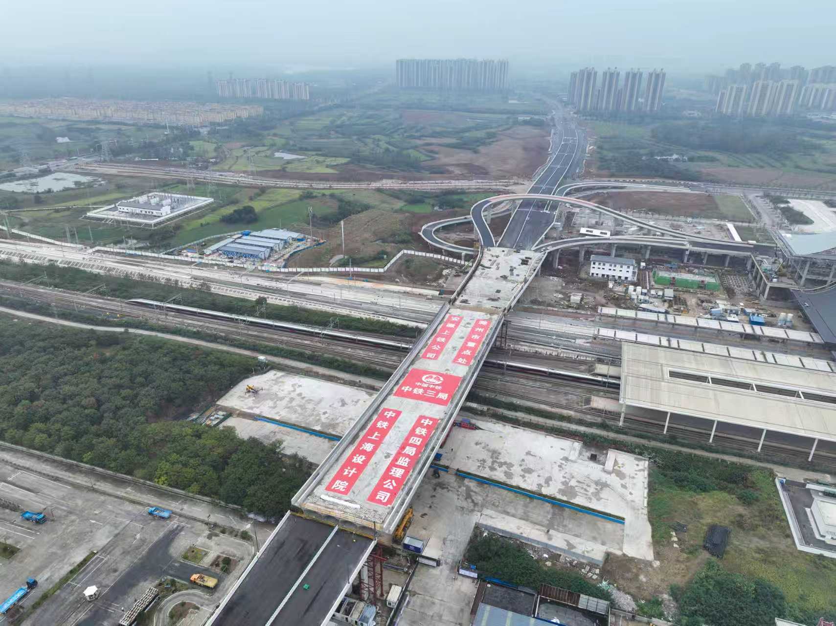 3万吨超宽幅连续梁成功转体 3万吨超宽幅连续梁成功转体