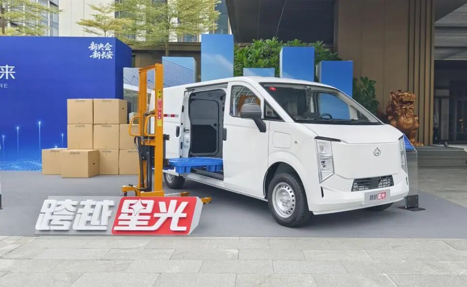 电动轻客8月涨7成！五菱/长安/远程 三王混战谁夺冠？江铃大增288%丨头条