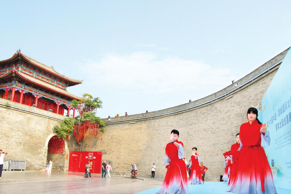 邯郸国际太极拳运动大会青年太极创意展演在广府古城举行 邯郸国际太极拳运动大会青年太极创意展演在广府古城举行