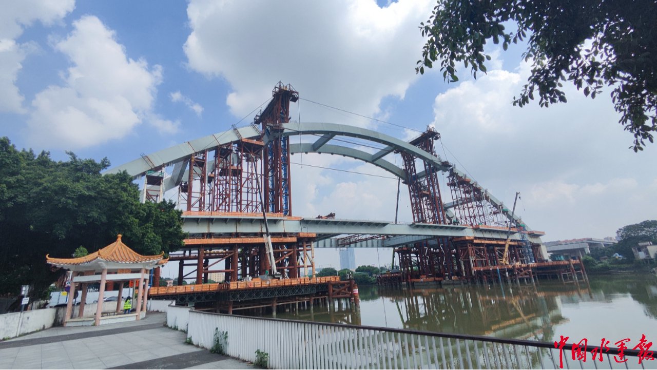 高空“穿针引线”——广东佛山五斗特大桥顺利完成中段拱肋提升 高空“穿针引线”——广东佛山五斗特大桥顺利完成中段拱肋提升