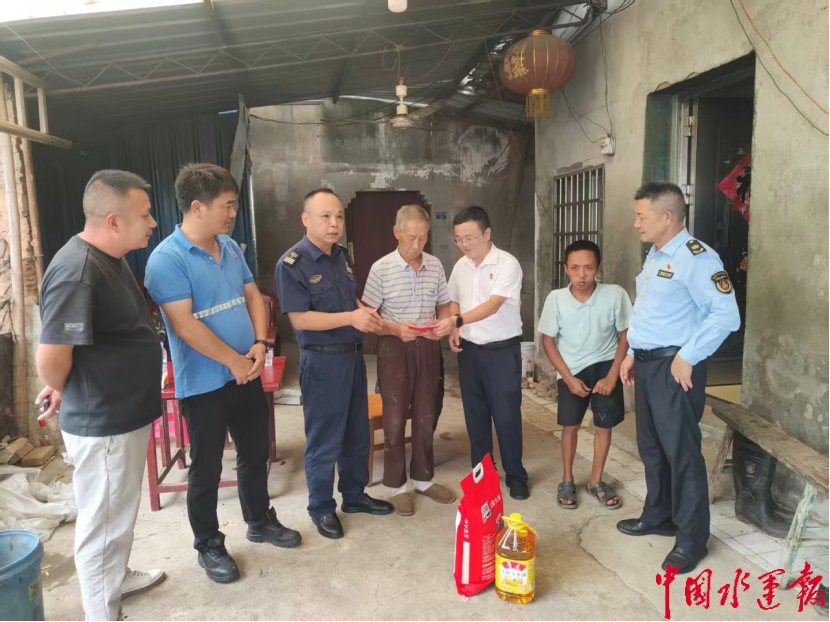 临湘海事处联合爱心企业开展节前走访慰问活动 临湘海事处联合爱心企业开展节前走访慰问活动