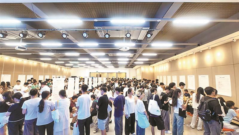 无锡各大银行开启校园秋招 金融科技人才成争抢焦点