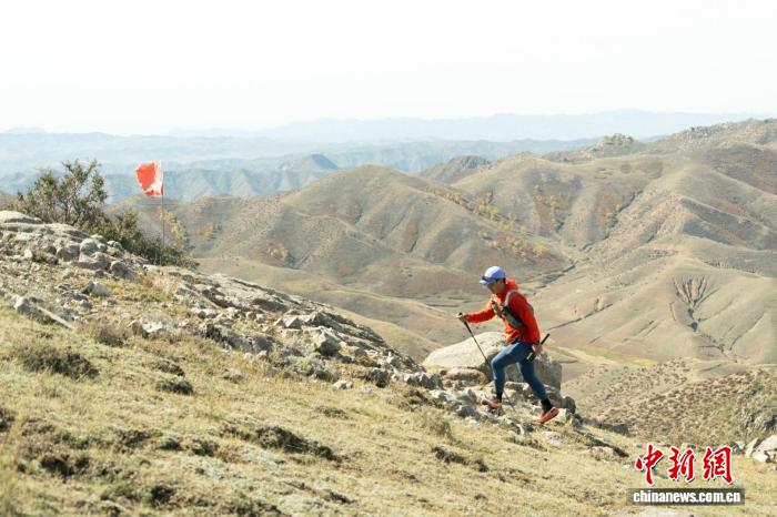 全国各地近百名越野跑者穿越阴山古村
