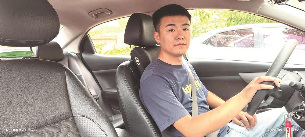 夜晚街头，9元车费背后的温暖