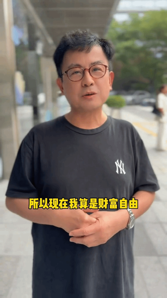 周星驰"金牌绿叶"自曝实现财富自由：努力40年换来的