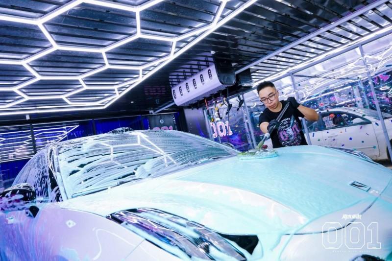 从“001洗车房”看大象的品牌跃迁：以场景重构破局，用“绯潮001”重塑亲密体验