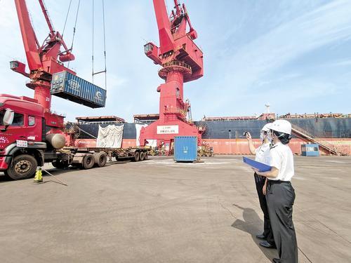 出口“抵港直装” 进口“船边直提” 出口“抵港直装” 进口“船边直提”