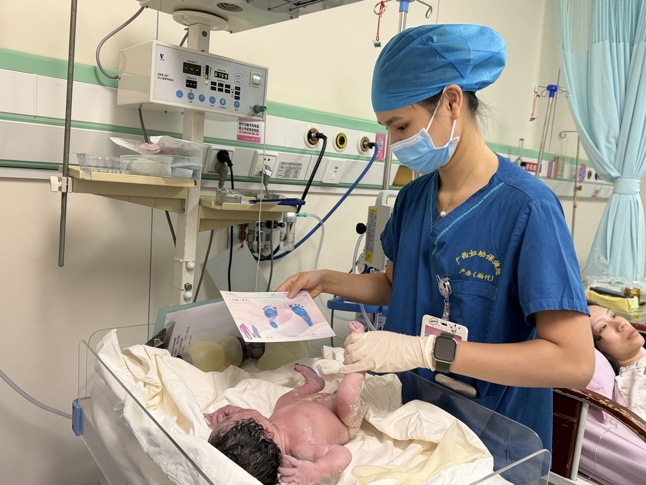广西妇幼保健院喜迎18名“国庆宝宝” 广西妇幼保健院喜迎18名“国庆宝宝”