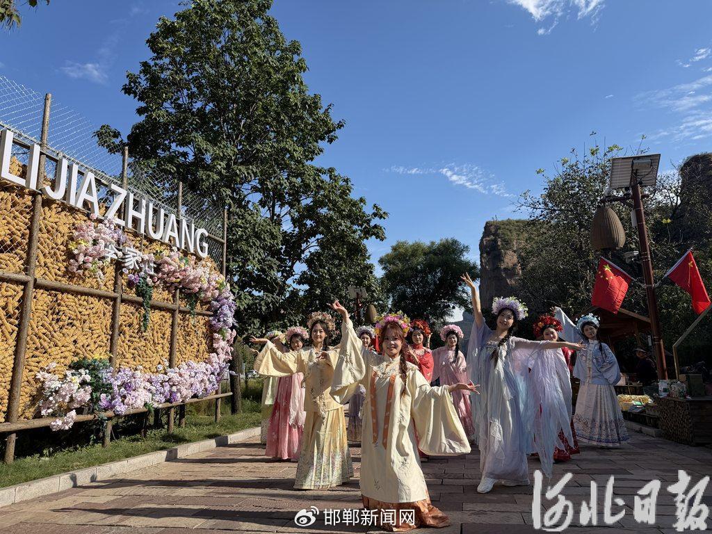 游玩山水间 乐购山里集——国庆假期看消费系列报道之三