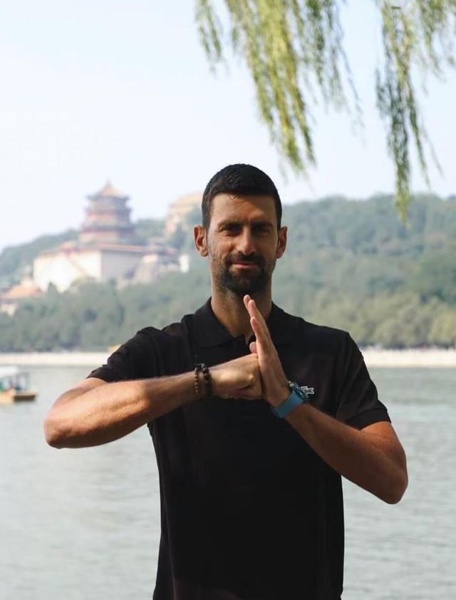 焦科维奇在颐和园。图片来自其社交媒体个人账号