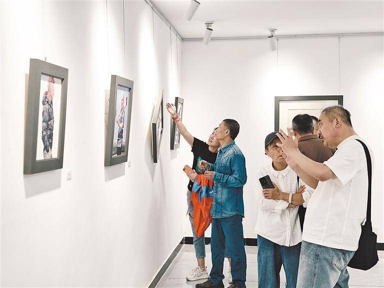 第八期市文艺创作青年人才 书画摄影作品开展