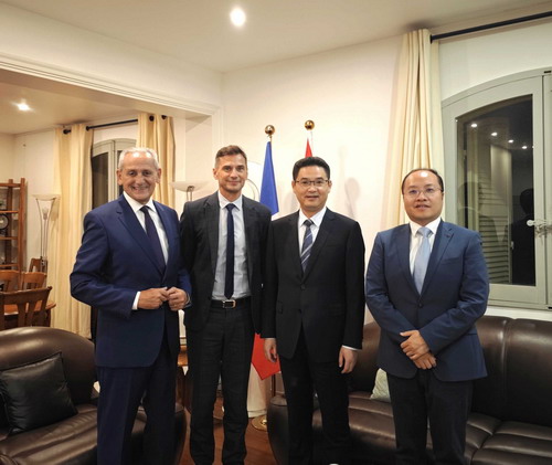 驻马赛总领事何有麟会见艾克斯—马赛—普罗旺斯大都会第一副主席于盖、普阿蓝大区议会青年委员会主席热扎那