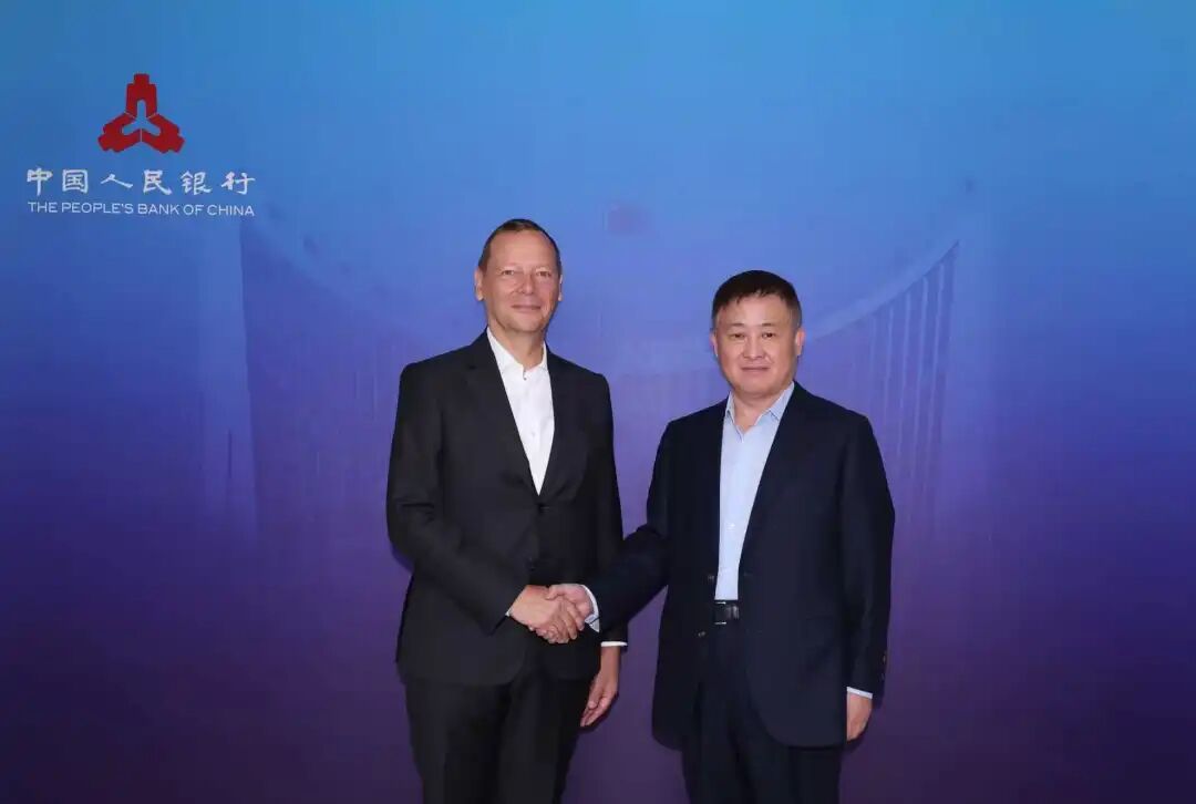中国人民银行行长潘功胜会见法国总统外事顾问博纳