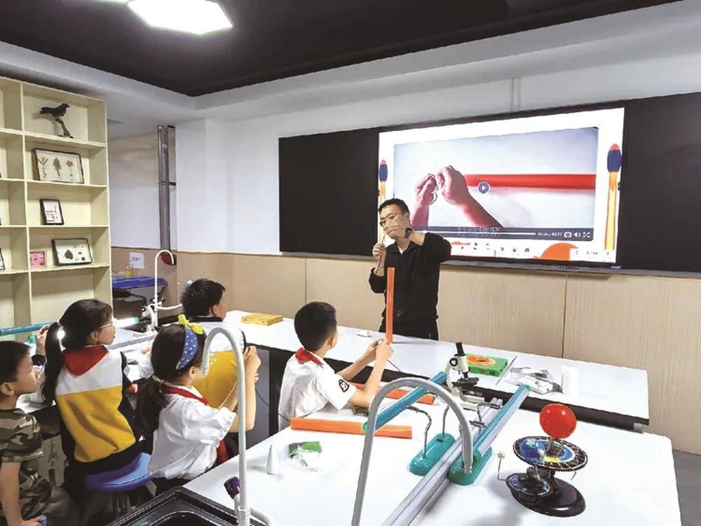 展览路小学开展模型火箭发射实践活动