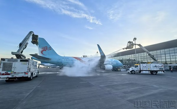 长春机场顺利打响2026-2027年度除冰季“第一枪”