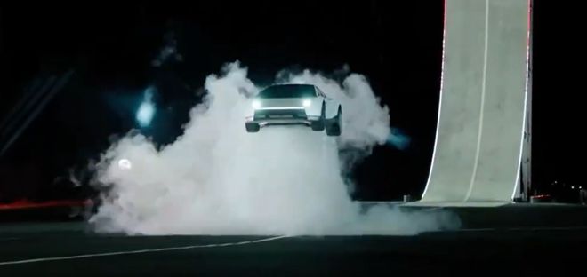 车企高管谈特斯拉“会飞的跑车”，李斌：这个我们真没有，何小鹏直言“非常酷”