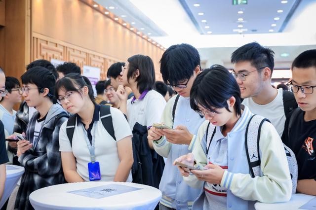 清华大学无穹书院联合阿里巴巴培养AI原生人才 清华大学无穹书院联合阿里巴巴培养AI原生人才