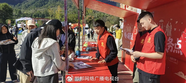 武安“志愿红”温暖八方客 武安“志愿红”温暖八方客