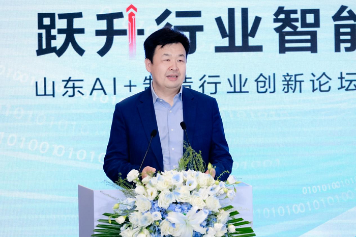 （图：华为公司副总裁、制造与大企业军团CEO刘超）