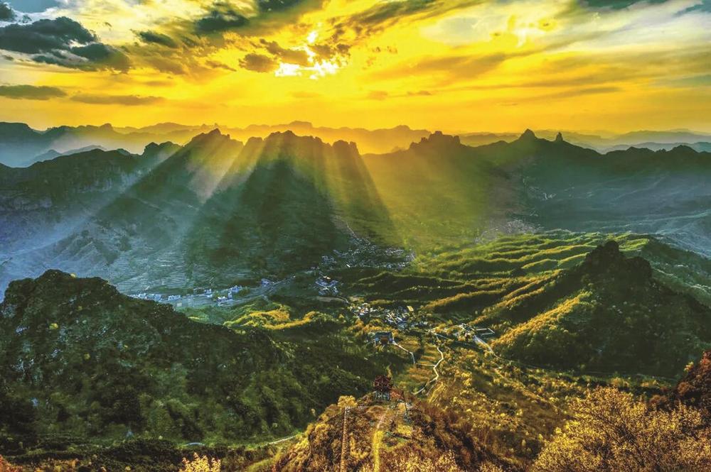 东太行迎来观霞季 东太行迎来观霞季