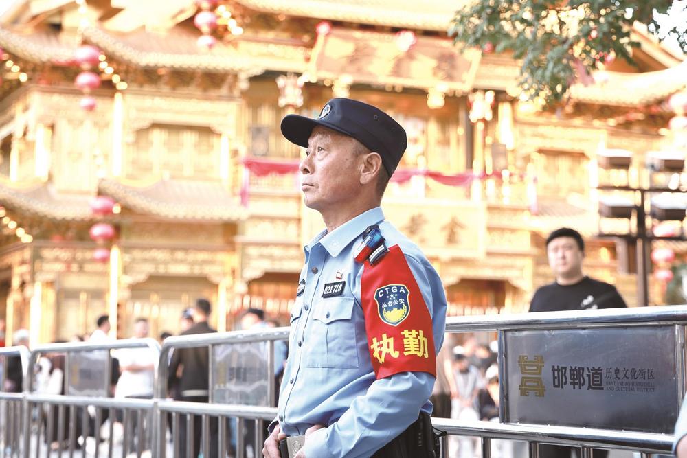 两代民警的接力守护 两代民警的接力守护