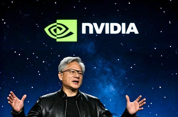 黄仁勋最新表态：这一切都会过去