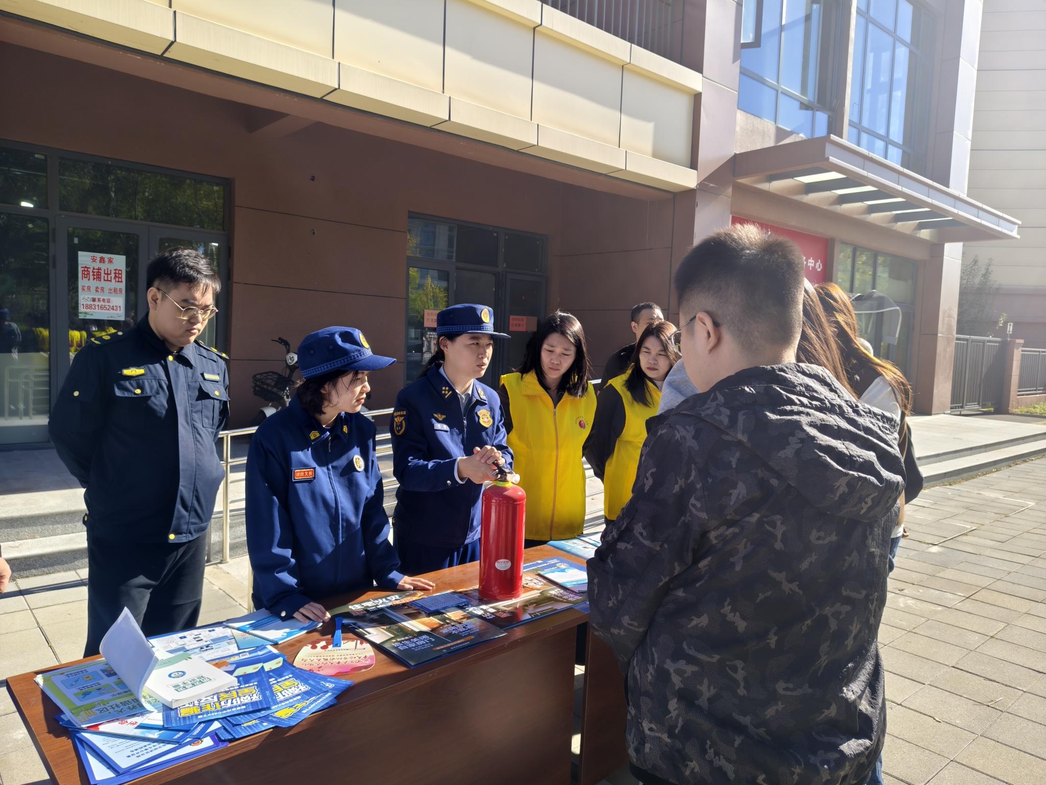 临空消防工作筹备组联合多部门开展国际减灾日宣传活动