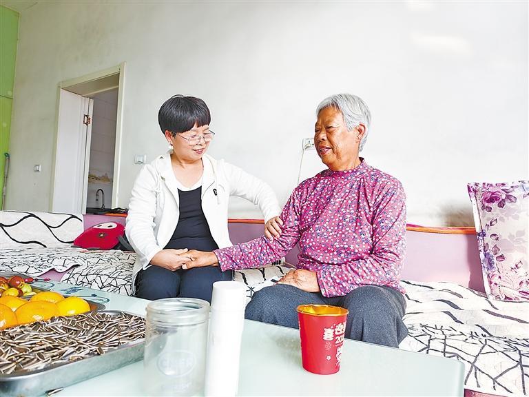 王爱平：廿九载风雨守护 以孝善书写大爱人生