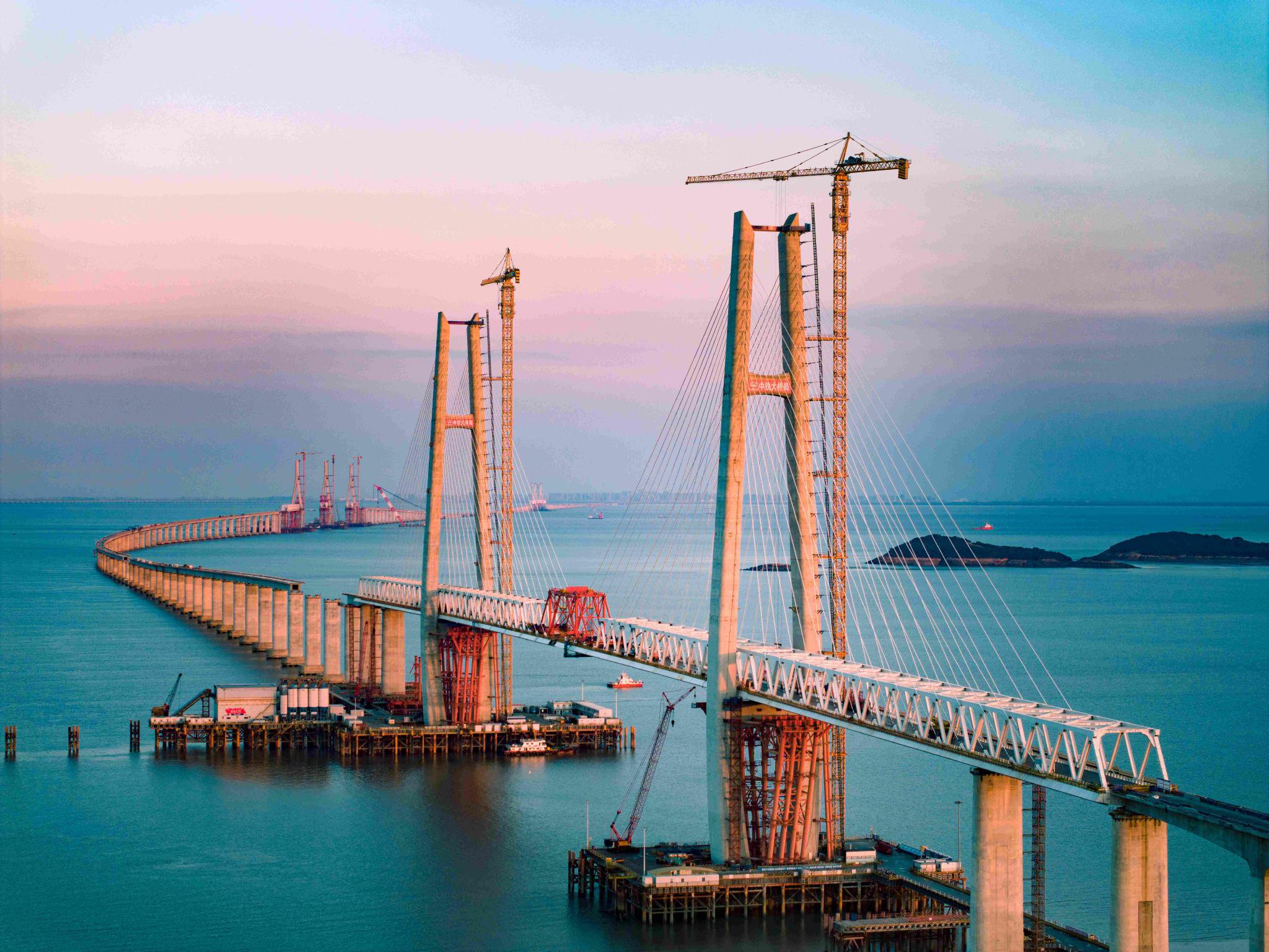 杭州湾跨海铁路大桥北航道桥顺利合龙 杭州湾跨海铁路大桥北航道桥顺利合龙
