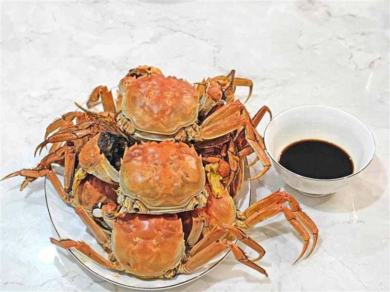 大闸蟹价格“大跳水” 比去年便宜两成左右 无锡人迎来“吃蟹自由” 大闸蟹价格“大跳水” 比去年便宜两成左右 无锡人迎来“吃蟹自由”