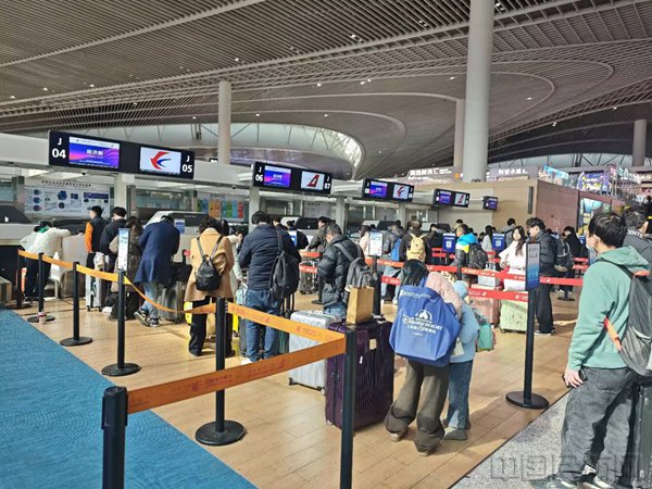 冬春航季 东航每周青岛进出港航班超810班次 新增、加密多条冰雪游和华南航线 冬春航季 东航每周青岛进出港航班超810班次 新增、加密多条冰雪游和华南航线